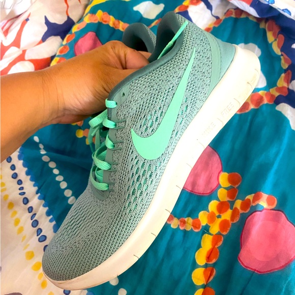 Nike Free RN - Picture 1 of 3